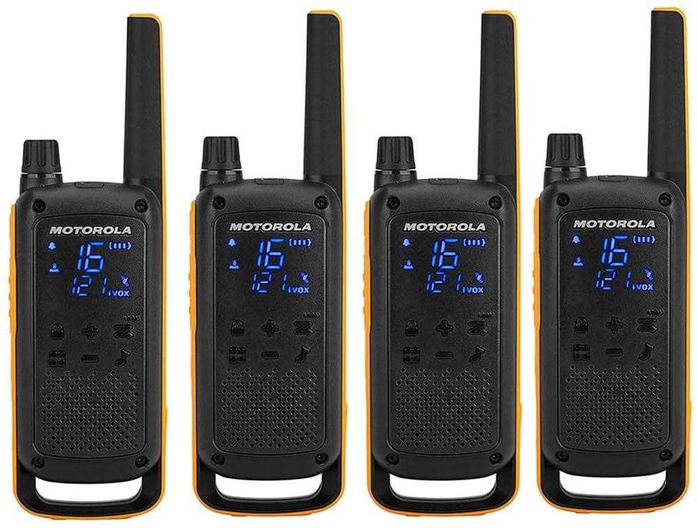 T82 Extreme Quad Set, Walkie Talkie Talkabout, Radio portátil de 4 Unidades, UHF, Negro y Amarillo, Alcance de Hasta 10km, Emparejamiento Fácil, Linterna LED